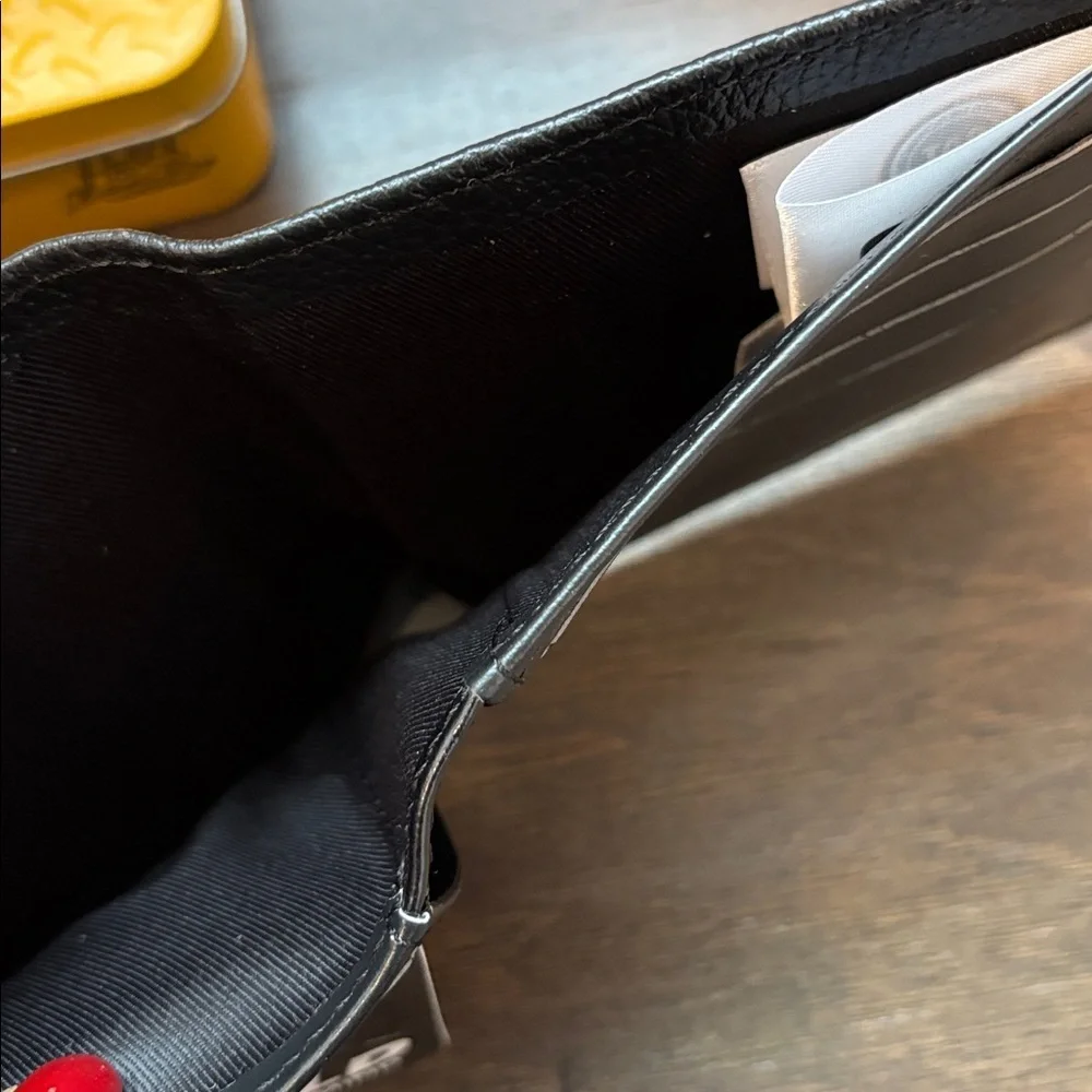 CAT Genuine Leather bifold w/enamel logo,5 card slot,RFID,ID window,bill slot